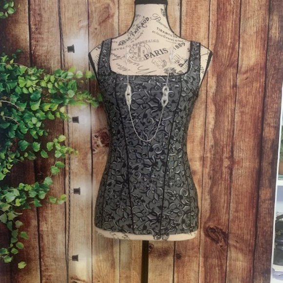 Beautiful Bodice - Picture 1 of 9